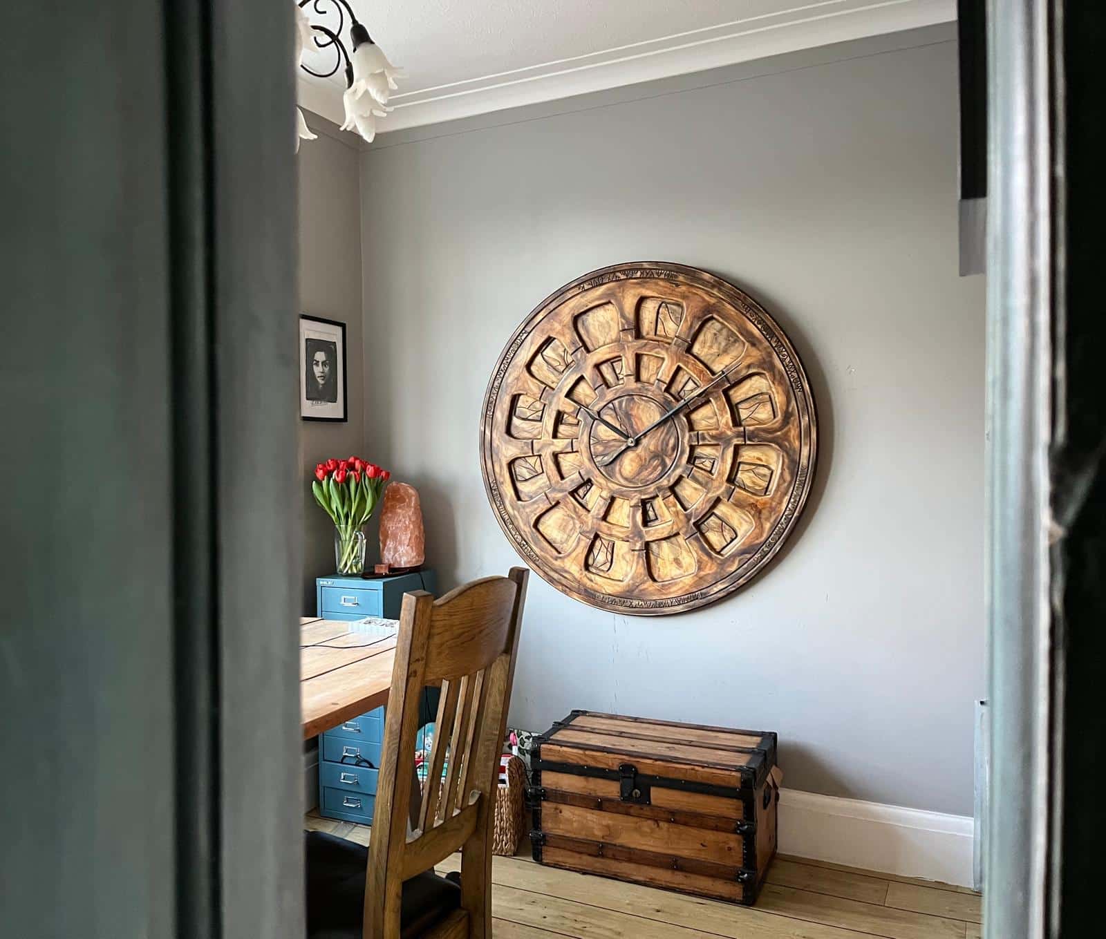 Wunderschöne Wanduhr für den Wohnbereich