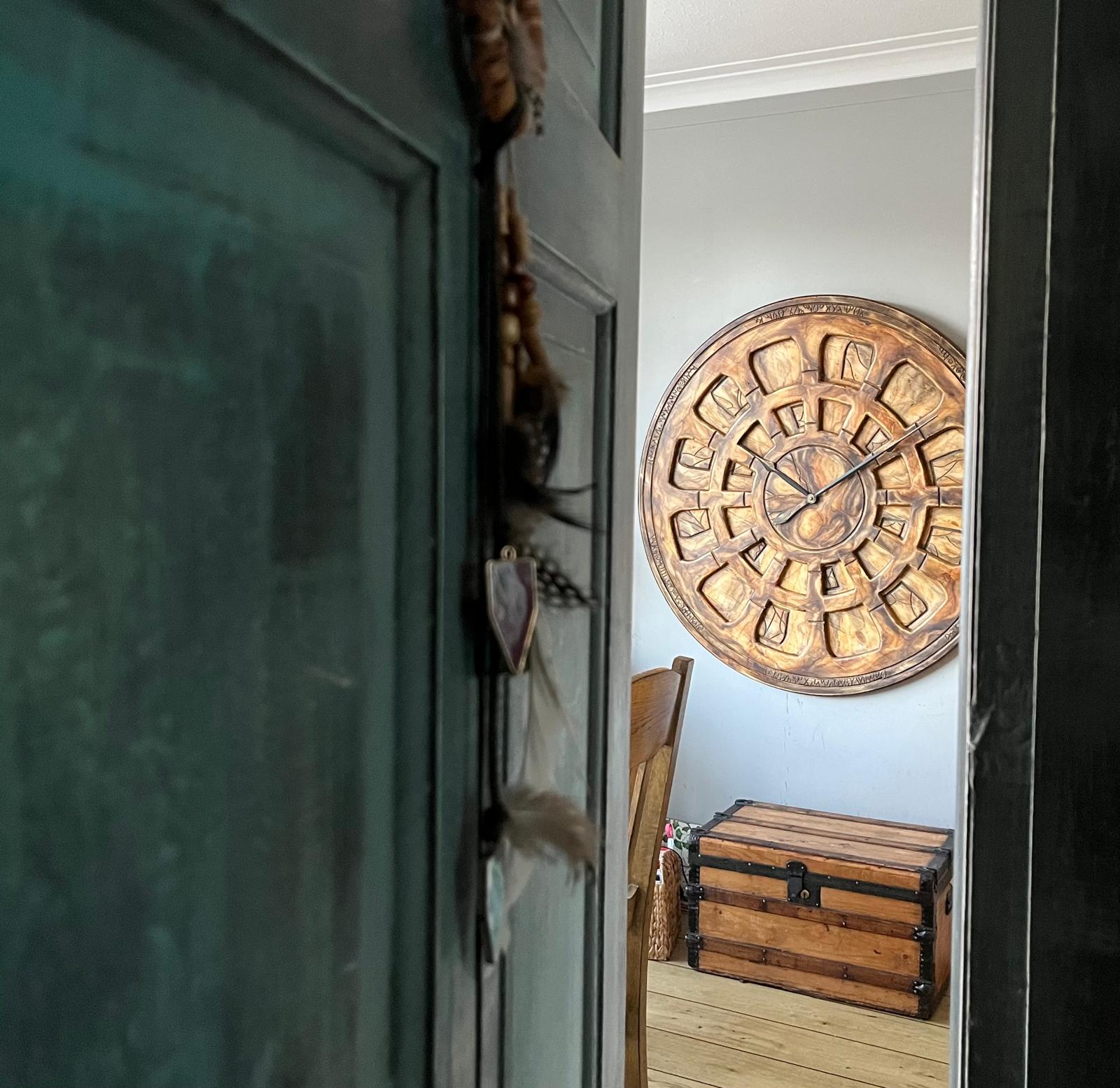 Wunderschöne Wanduhr für den Wohnbereich